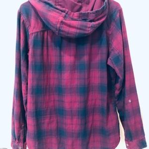 Women’s Columbia button down navy and wine colored